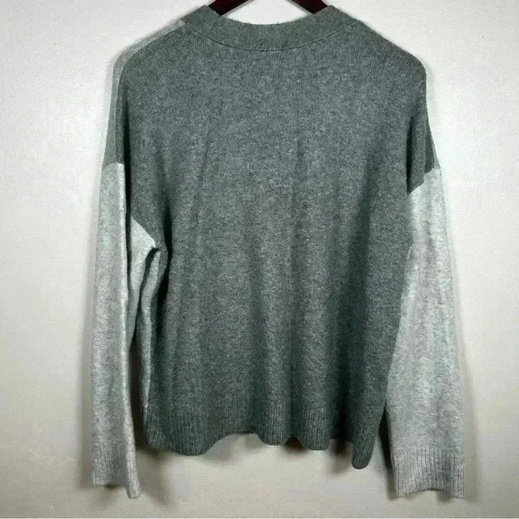 Grey Colorblock Sweater‎ - Picture 3 of 3